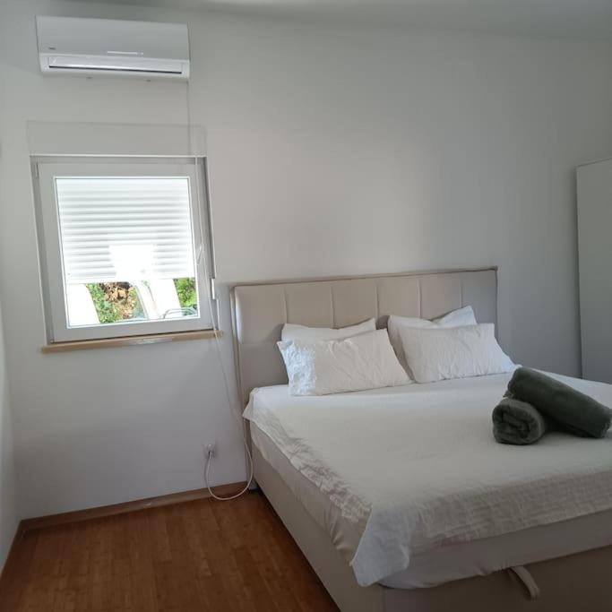 Beautiful Seaview Spacious Two Bedroom Flat - Apartman sa 1 Spavaćom Sobom - 14