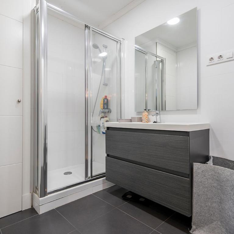 Lujo y preciosas vistas en plena FUENCARRAL - Apartamento de 2 dormitorios - 32