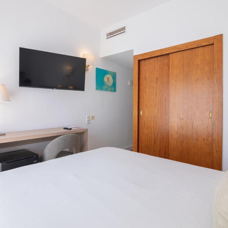 JS Miramar - Single Room with Balcony and Side Sea View - 7