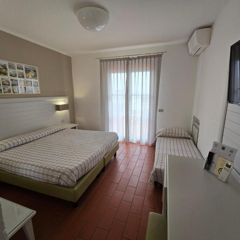 Hotel Mare - Camera Tripla Standard - 2
