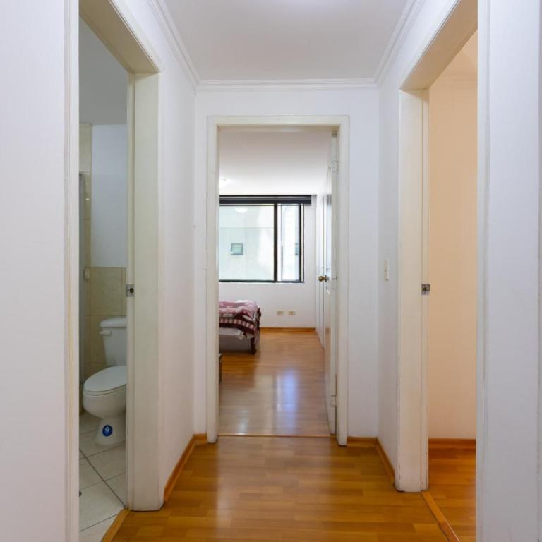 Departamento familiar con vista, 4 habitaciones, 10 personas, 5 camas, 3 baños, 2 parqueaderos, agua caliente, wiffi, a 20 metros del Quicentro Shooping y Estadio Olimpico - Apartamento - 6