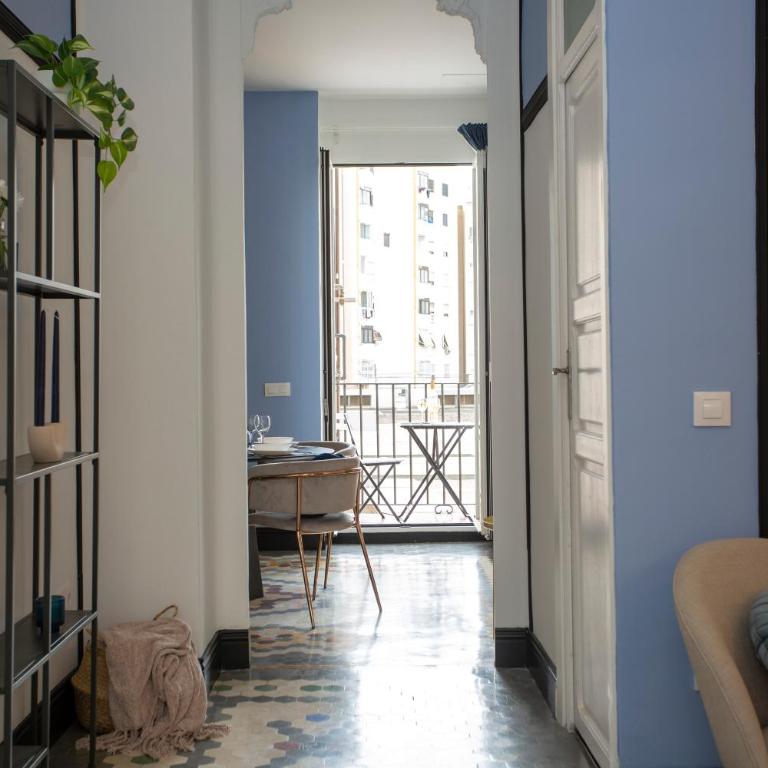 SingularStays Ca Iconic Living - Three-Bedroom Apartment with Balcony - 31
