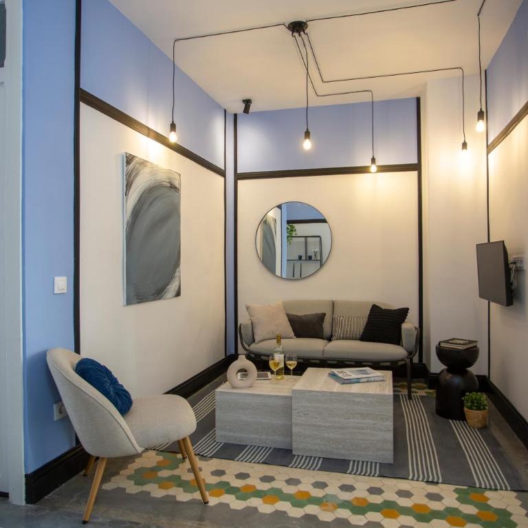 SingularStays Ca Iconic Living - Three-Bedroom Apartment with Balcony - 5