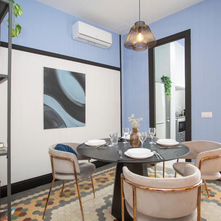 SingularStays Ca Iconic Living - Three-Bedroom Apartment with Balcony - 22
