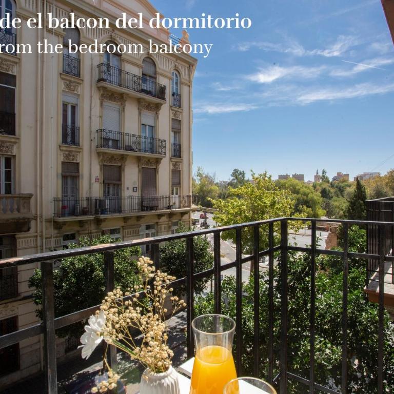 SingularStays Ca Iconic Living - Three-Bedroom Apartment with Balcony - 20