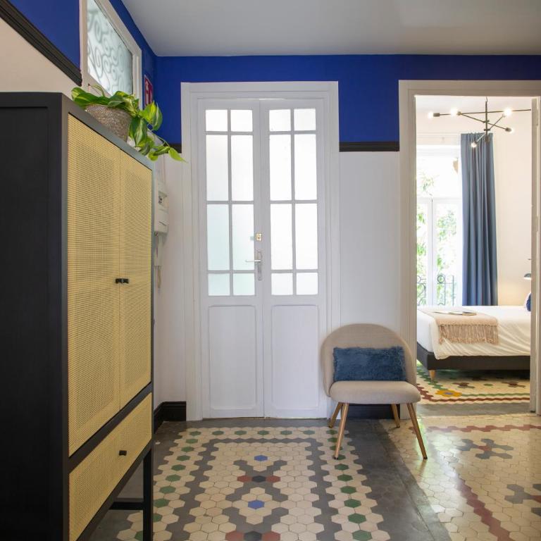 SingularStays Ca Iconic Living - Three-Bedroom Apartment with Balcony - 5