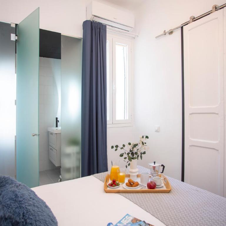 SingularStays Ca Iconic Living - Three-Bedroom Apartment with Balcony - 43