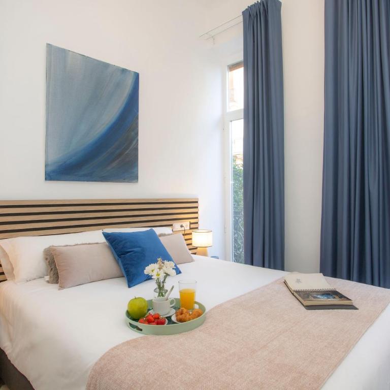 SingularStays Ca Iconic - Three-Bedroom Apartment with View - 2