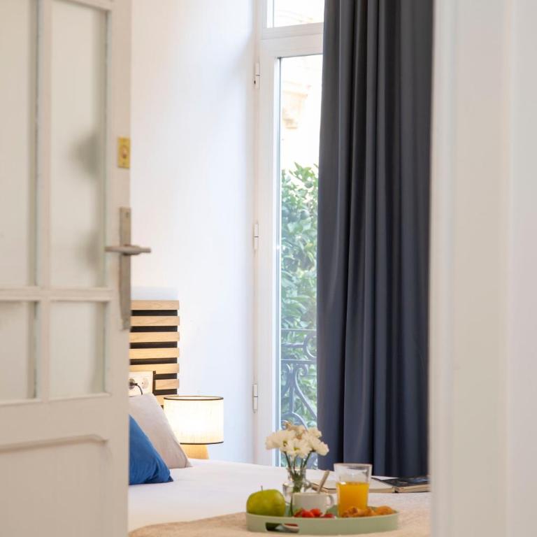 SingularStays Ca Iconic - Three-Bedroom Apartment with View - 11