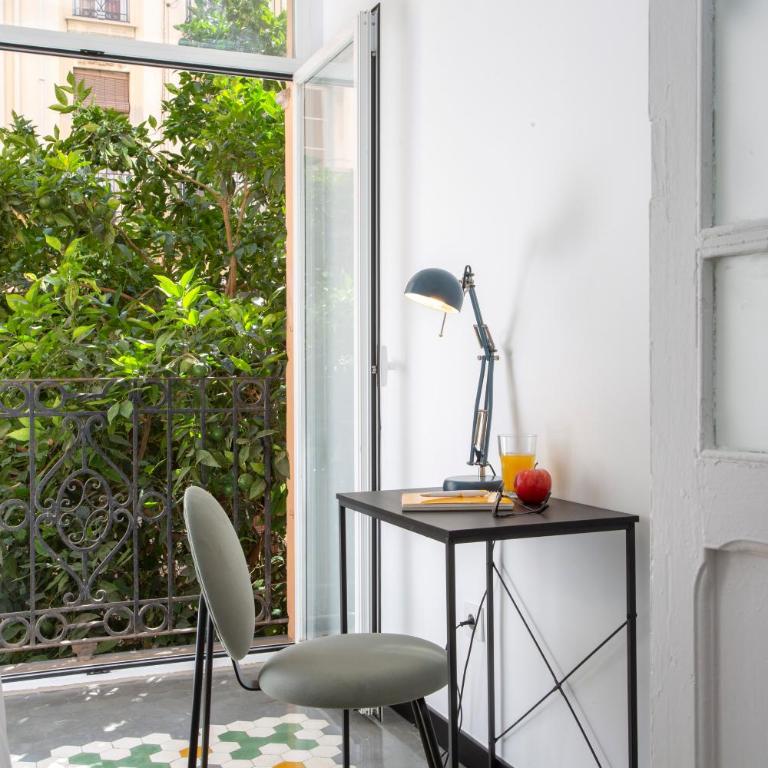 SingularStays Ca Iconic - Three-Bedroom Apartment with View - 14