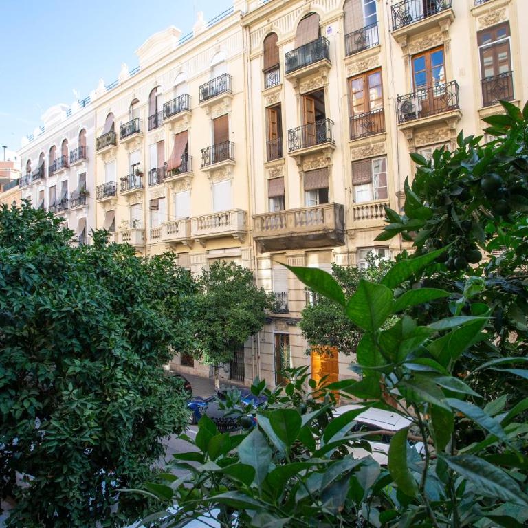 SingularStays Ca Iconic - Three-Bedroom Apartment with View - 10