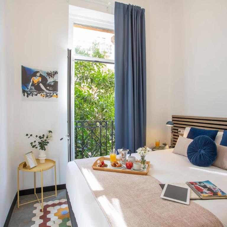 SingularStays Ca Iconic - Three-Bedroom Apartment with View - 15