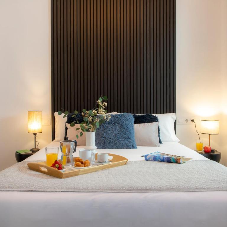 SingularStays Ca Iconic - Three-Bedroom Apartment with View - 21
