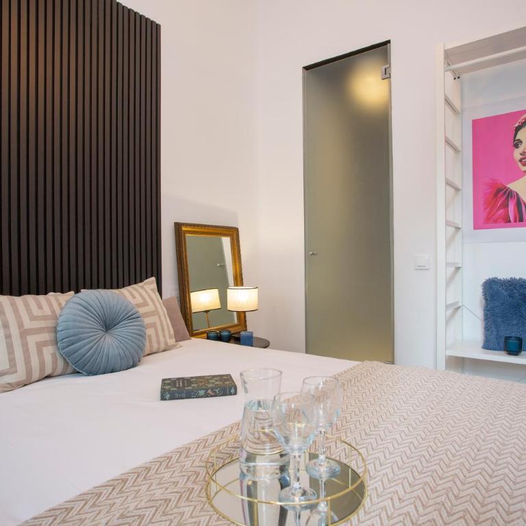SingularStays Ca Iconic - Three-Bedroom Apartment with View - 8