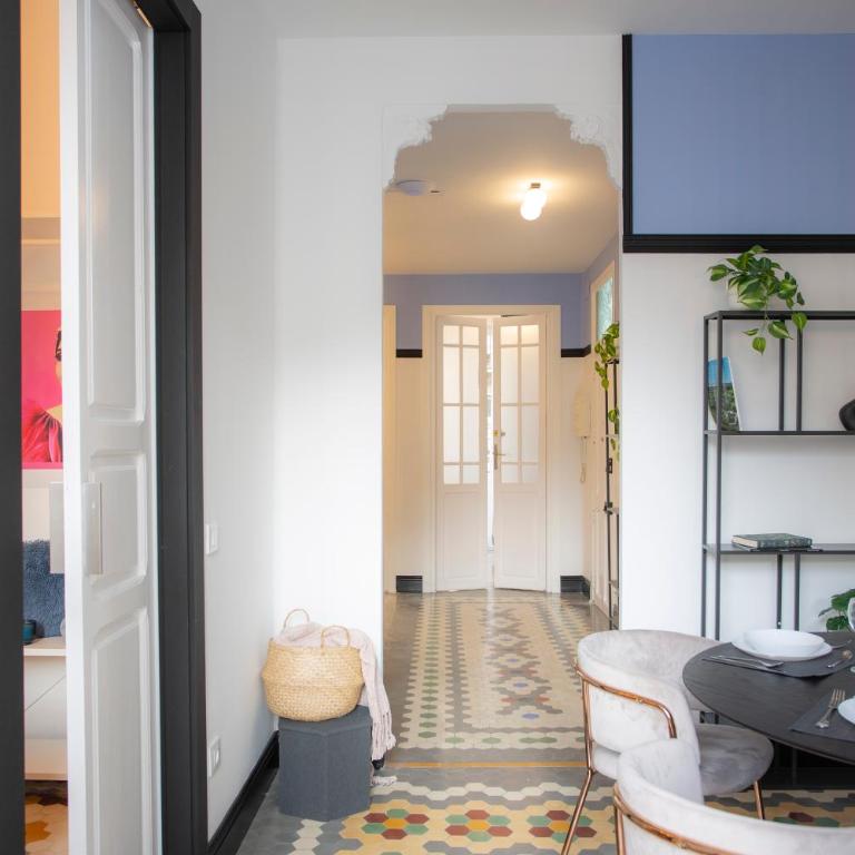 SingularStays Ca Iconic - Three-Bedroom Apartment with View - 12