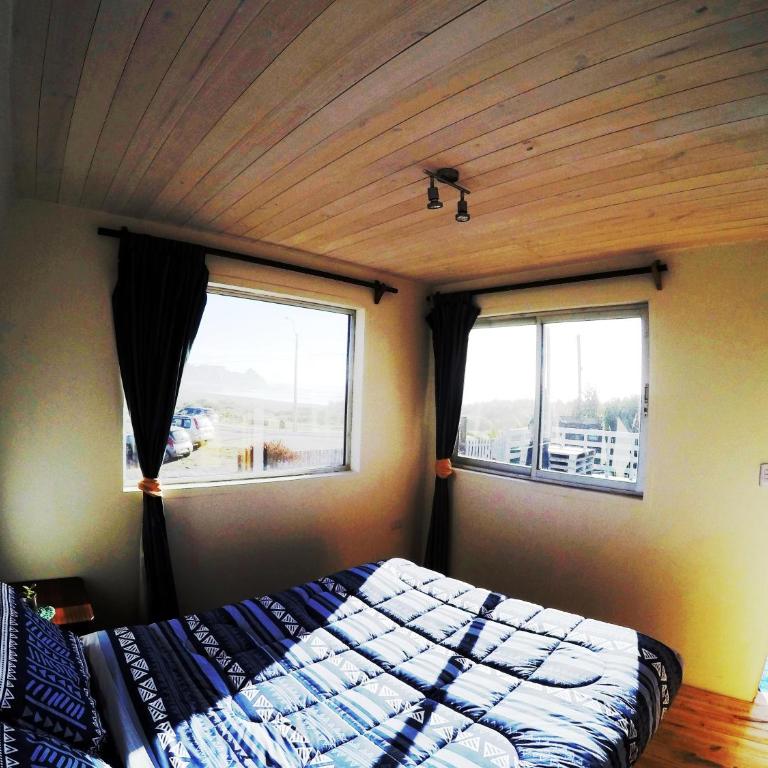Pichilemuhostel SurfersView - Double Room with Balcony and Sea View - 6
