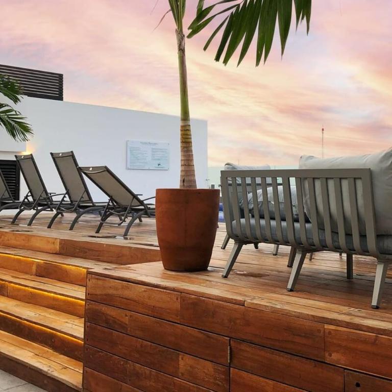 Luxe Top-Floor Incredible Roof Pool at Complex - Three-Bedroom Apartment - 17