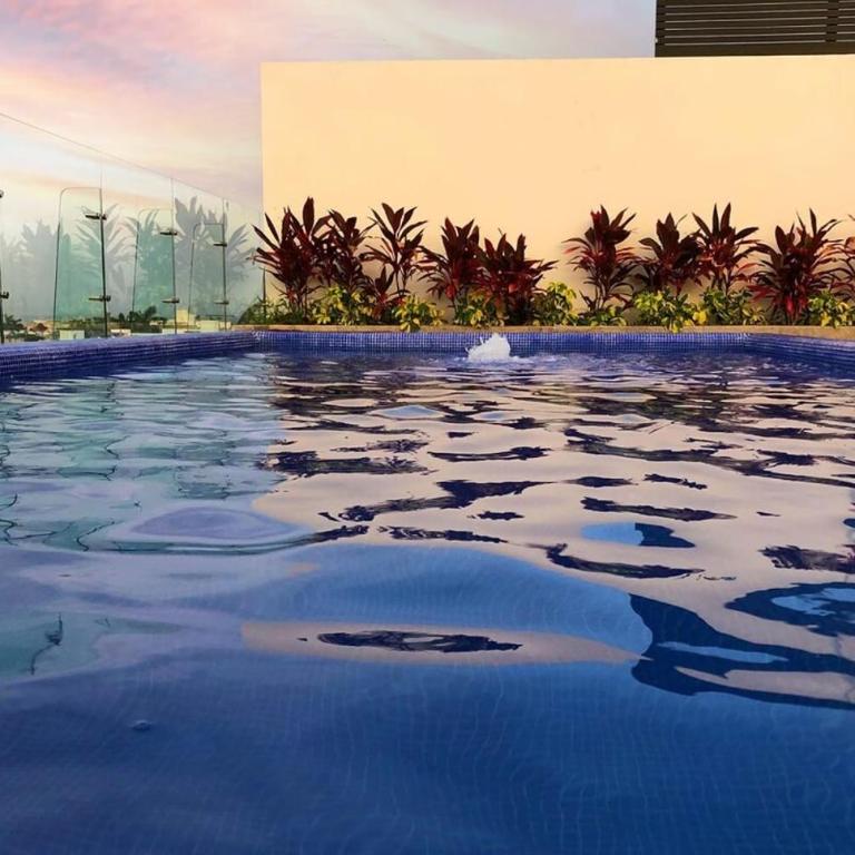 Luxe Top-Floor Incredible Roof Pool at Complex - Three-Bedroom Apartment - 12