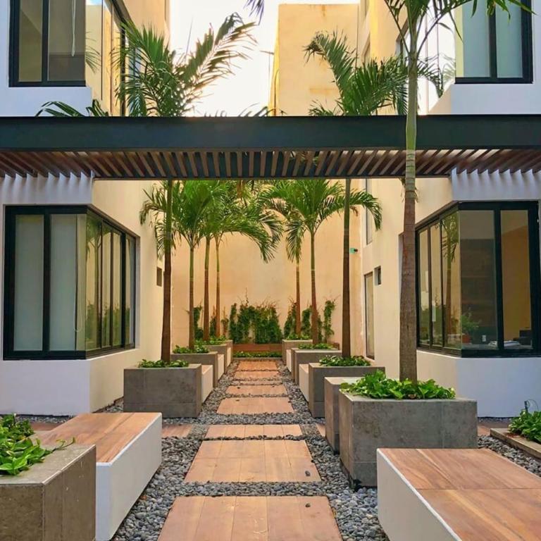 Luxe Top-Floor Incredible Roof Pool at Complex - Three-Bedroom Apartment - 4