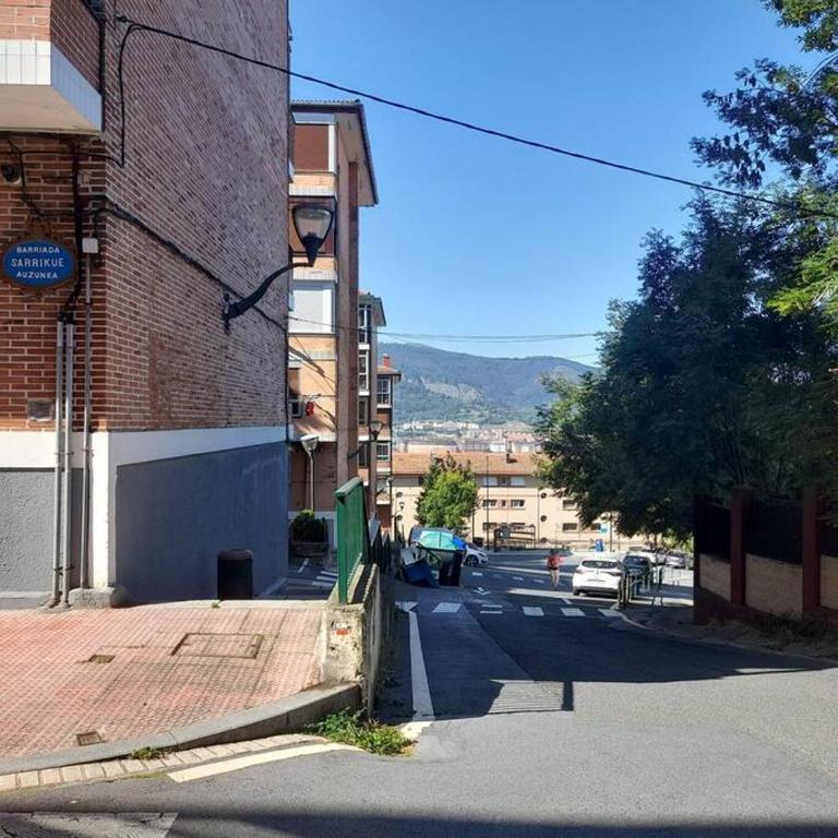 Rincón acogedor descubre la ciudad - Three-Bedroom Apartment - 22