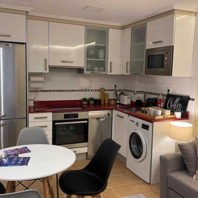 Rincón acogedor descubre la ciudad - Three-Bedroom Apartment - 7