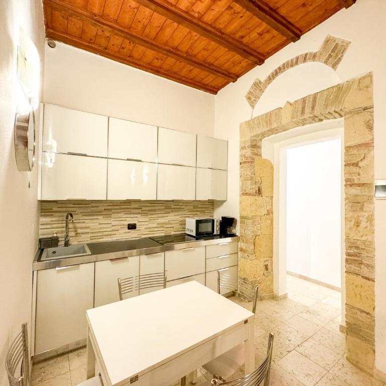 Kalma Via Manno - Central Stay with Stone Walls & Private Cinema - Appartamento con 1 Camera da Letto - 7