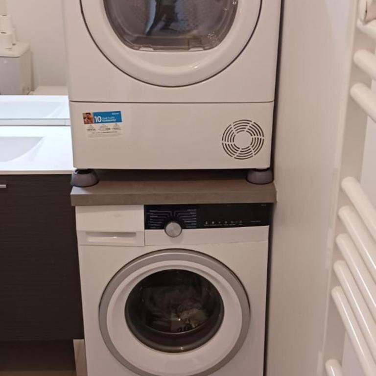 Moderne T2 avec garage ,très calme avec jardin privé et piscine, à 400m du centre ville et des plages, WIFI remise supplémentaire de 10 pourcent pour une location à la semaine - Appartement 1 Chambre - 18
