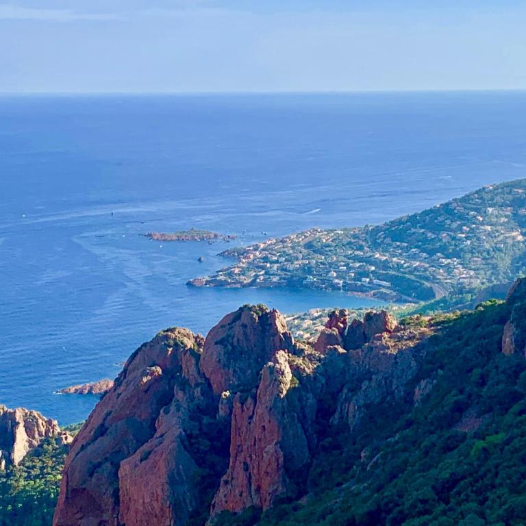 Cap Esterel - endroit magique entre mer et l'Esterel - agréable 2 pièces au gout du jour vue mer - Appartement 1 Chambre - 44