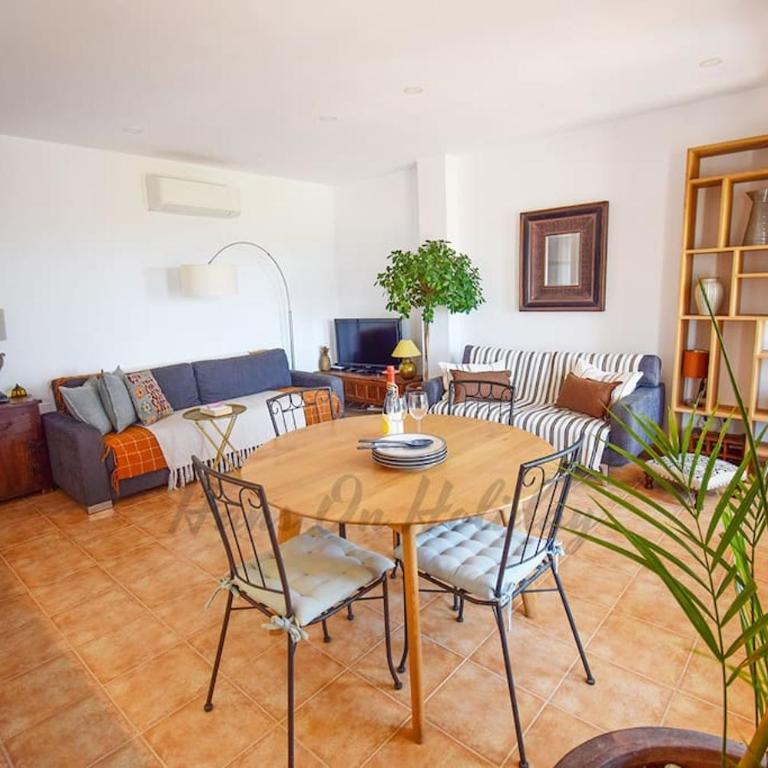 Penthouse 5 Arcos, Frigiliana, 2 bedroom, Pool, Large roof Terrace, BBQ and Amazing views HansOnHoliday Rentals - Apartamento de 2 dormitorios - 6