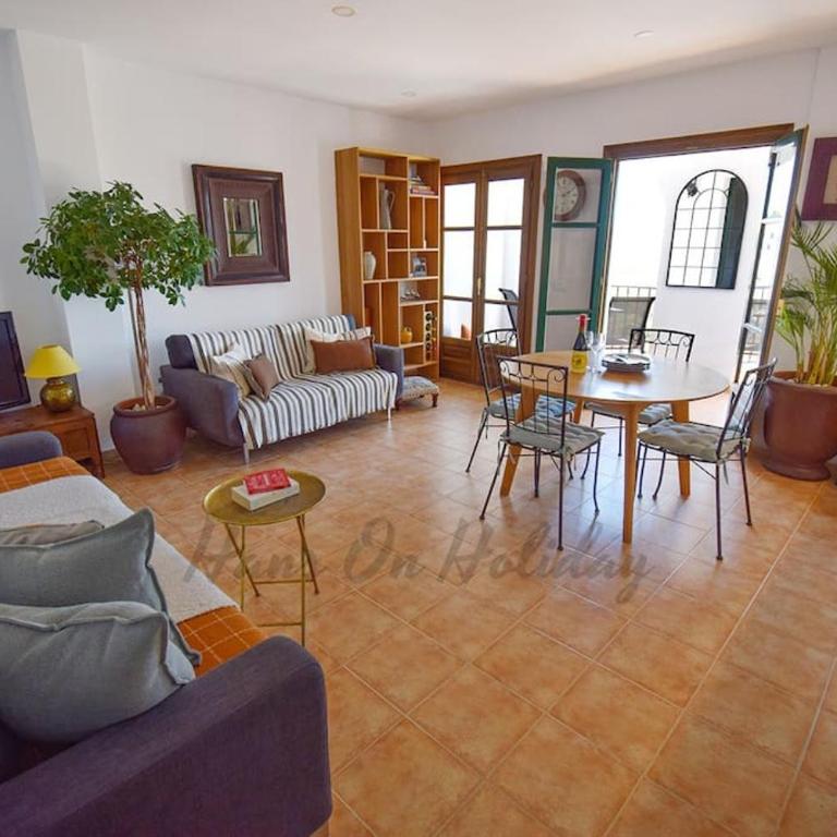 Penthouse 5 Arcos, Frigiliana, 2 bedroom, Pool, Large roof Terrace, BBQ and Amazing views HansOnHoliday Rentals - Apartamento de 2 dormitorios - 16