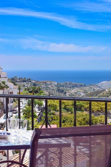 Penthouse 5 Arcos, Frigiliana, 2 bedroom, Pool, Large roof Terrace, BBQ and Amazing views HansOnHoliday Rentals - Apartamento de 2 dormitorios - 26