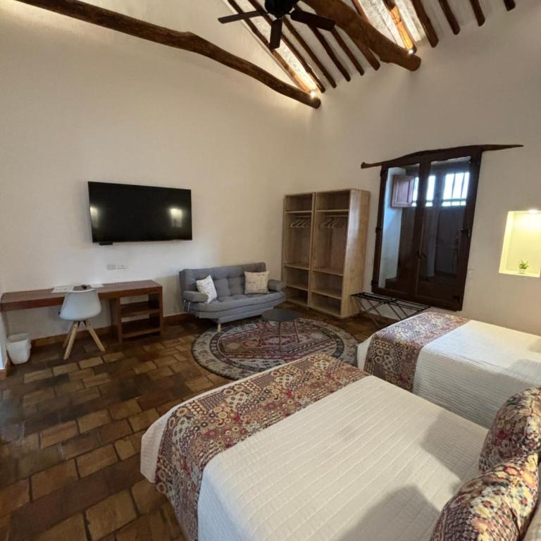 Santa Sofia Casa Boutique - Habitación Familiar con vistas al jardín - 4