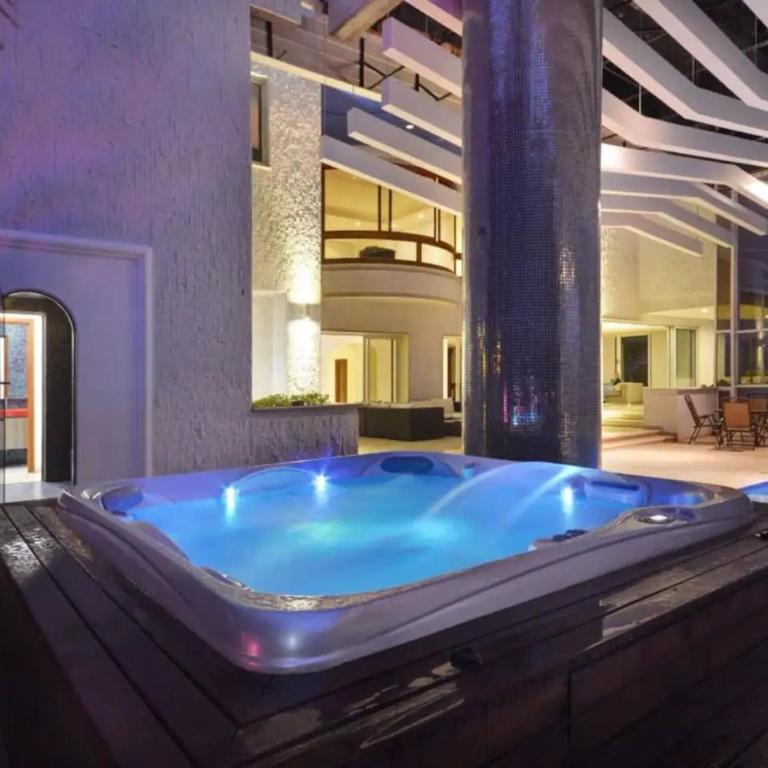 Stunning Luxury Penthouse with SPA and Concierge - Apartment - 79