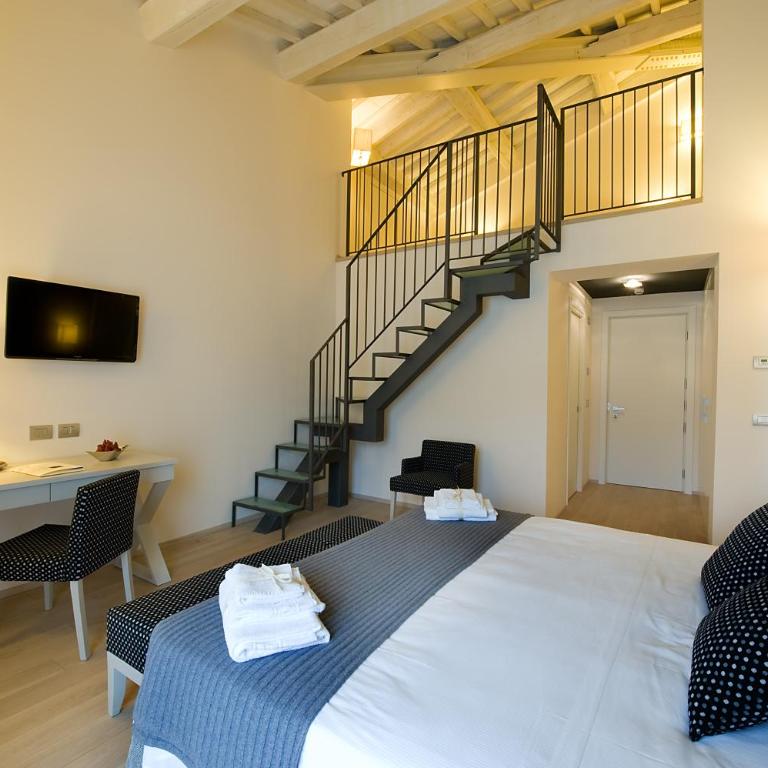 Relais Dell'Olmo - Camera Familiare - 7