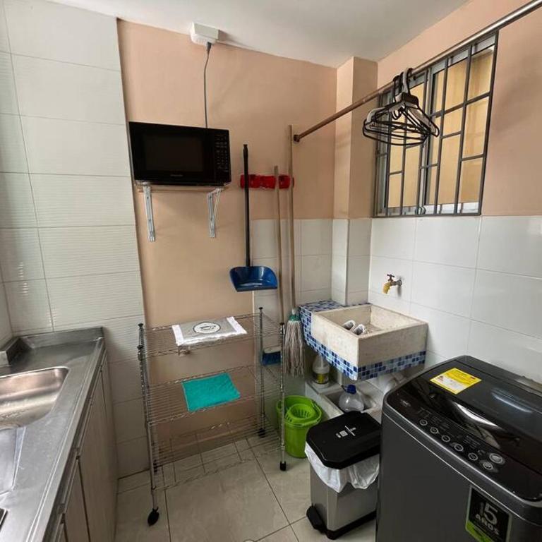 Espectacular apto bien ubicado con parqueadero privado - Apartamento de 3 dormitorios - 5