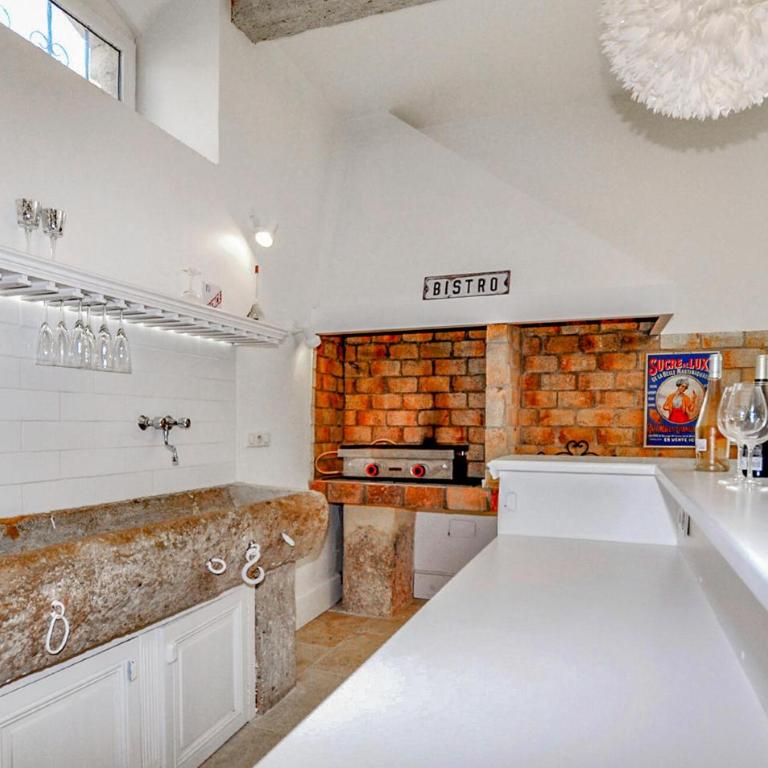 Awesome Home In Narbonne With Private Swimming Pool, Can Be Inside Or Outside - Maison de Vacances Six Chambres - 8