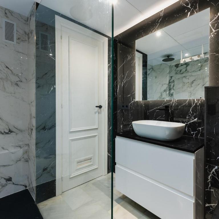 Modern Luxury 2B Apt in Puerto Banus - Two-Bedroom Apartment - 17
