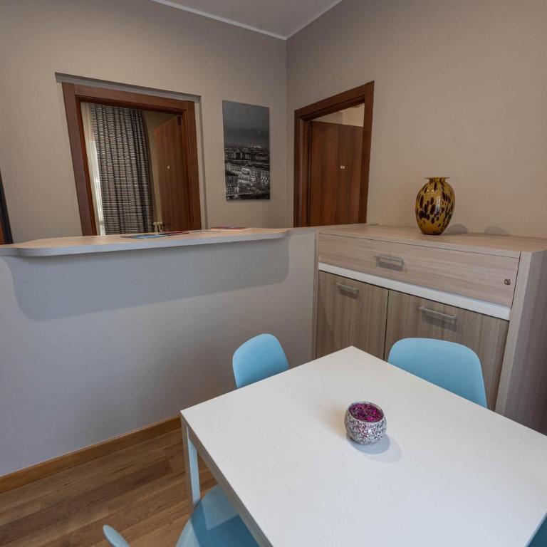 Apartments Torino Porta Susa PLUS - Casa con 2 Camere da Letto - 4