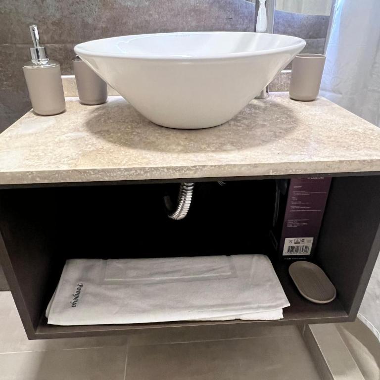 Departamento Emilio Jofré III - Céntrico con estacionamiento y dos baños - Apartamento - 3