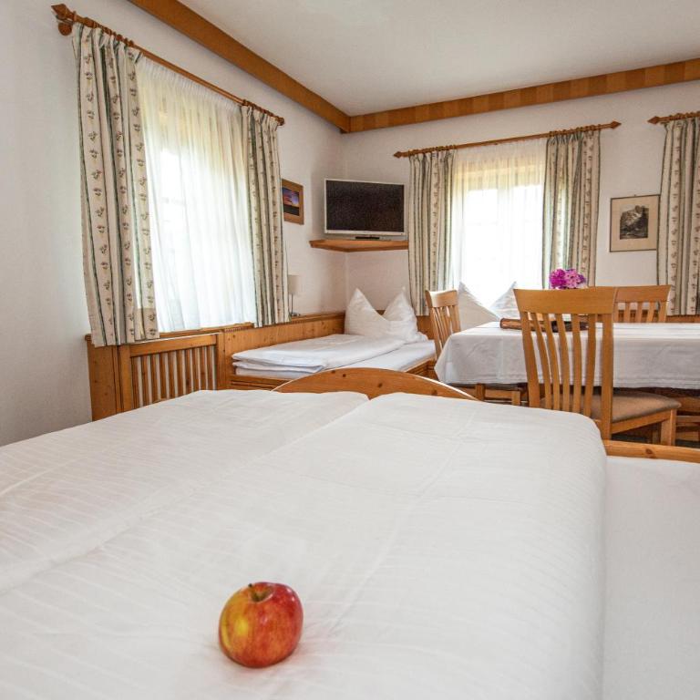 Untersulzberghof - Vierbettzimmer mit Gartenblick - 13
