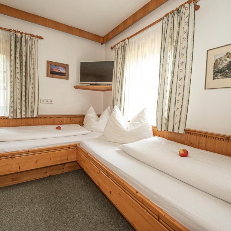 Untersulzberghof - Vierbettzimmer mit Gartenblick - 18