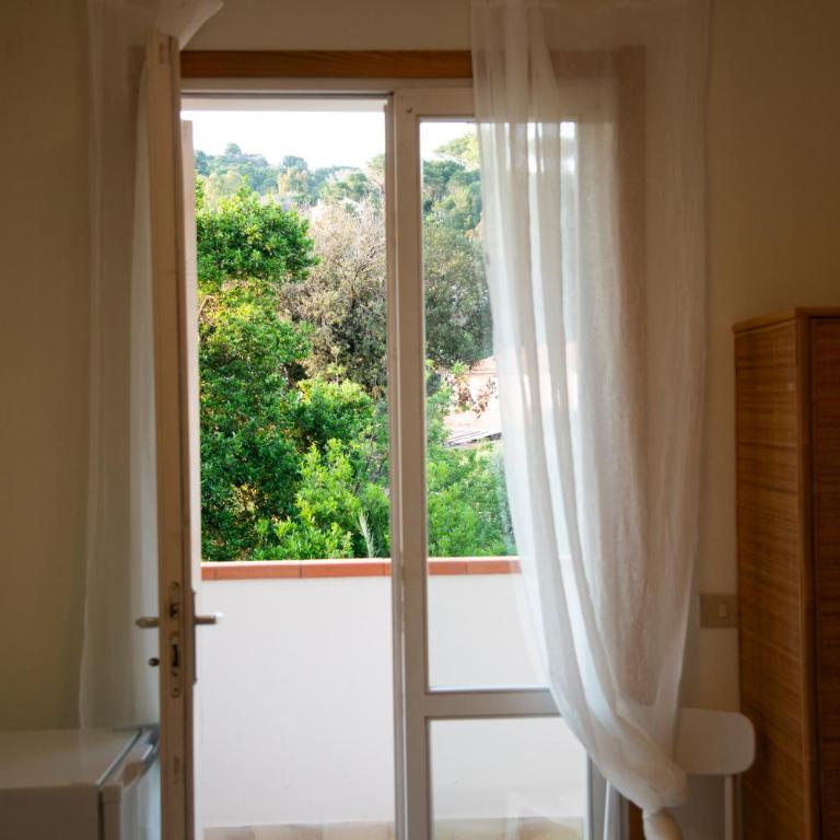 Residence Hotel Villa Mare - Camera Matrimoniale con Vista Giardino - 17