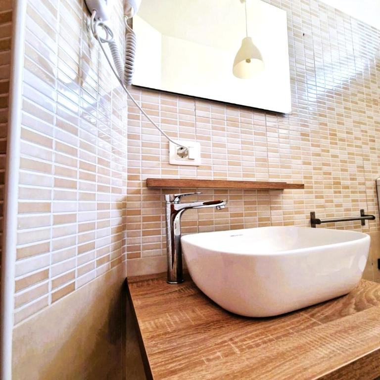 B&B ONE - Triple Room with Private Bathroom - 7