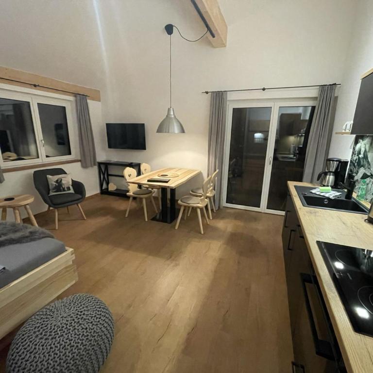 Stadl Lodge Hinterstein - Skipass im Winter und Bergbahnen im Sommer inklusive - Apartment mit 2 Schlafzimmern und Bergblick - 7