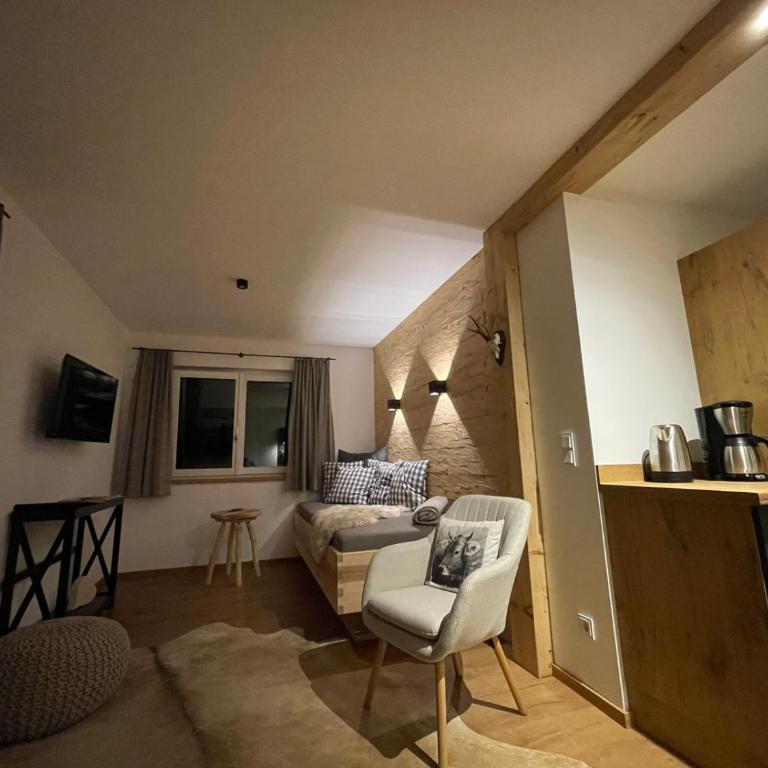 Stadl Lodge Hinterstein - Skipass im Winter und Bergbahnen im Sommer inklusive - Apartment mit 2 Schlafzimmern und Bergblick - 6