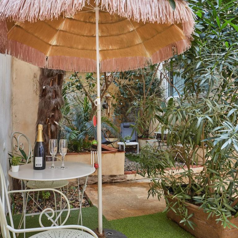 Appart Aix sauna jacuzzi balneo spa privatifs hyper centre historique cour intérieur - Apartment mit 1 Schlafzimmer - 16