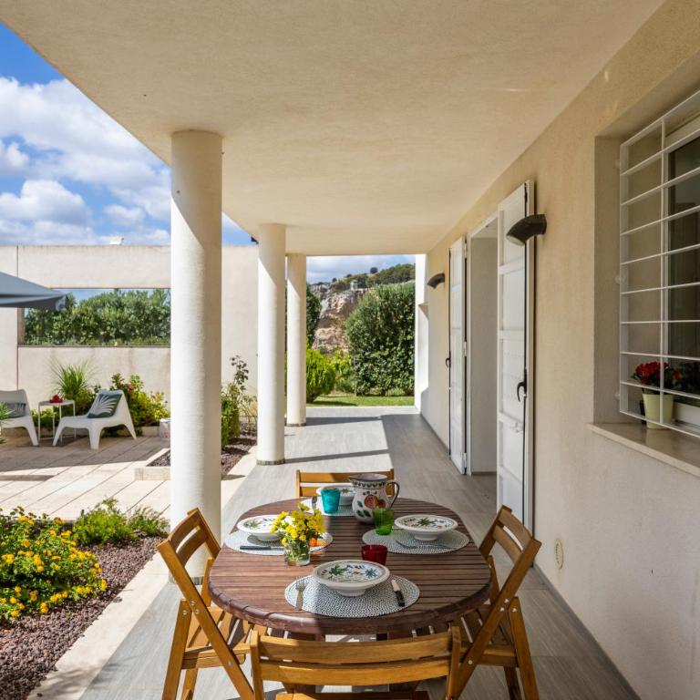 Villa Bonifato alloggo a uso turistico vista sulle campagne e sul mare siciliano - Villa - 52