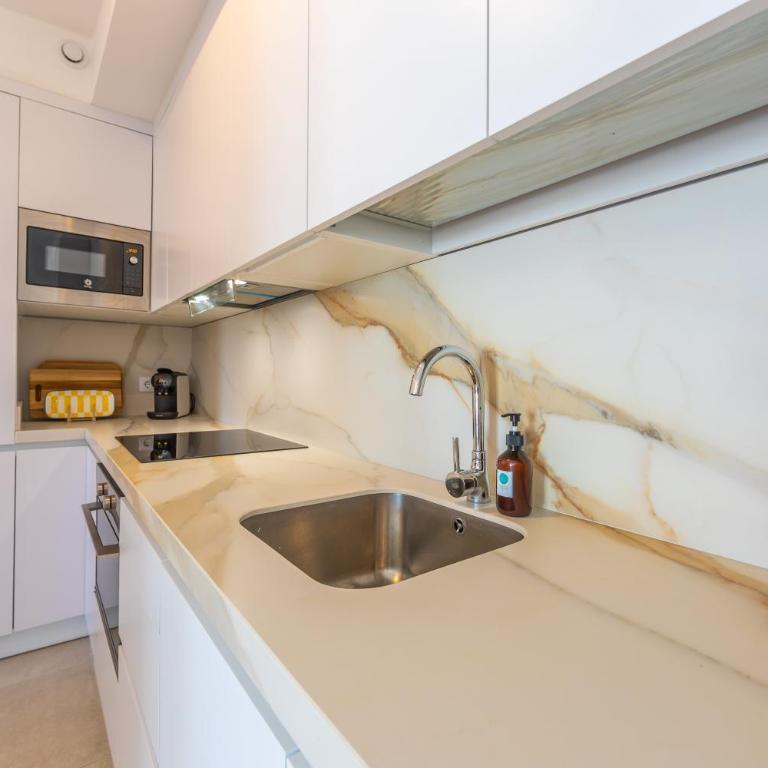 Large garden with countryside views, pool & WIFI - Apartamento de 2 dormitorios con vistas a la montaña - 12