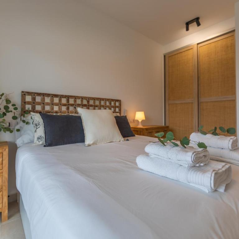 Large garden with countryside views, pool & WIFI - Apartamento de 2 dormitorios con vistas a la montaña - 5