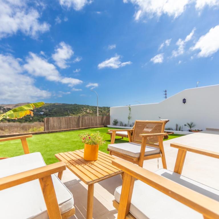 Large garden with countryside views, pool & WIFI - Apartamento de 2 dormitorios con vistas a la montaña - 9